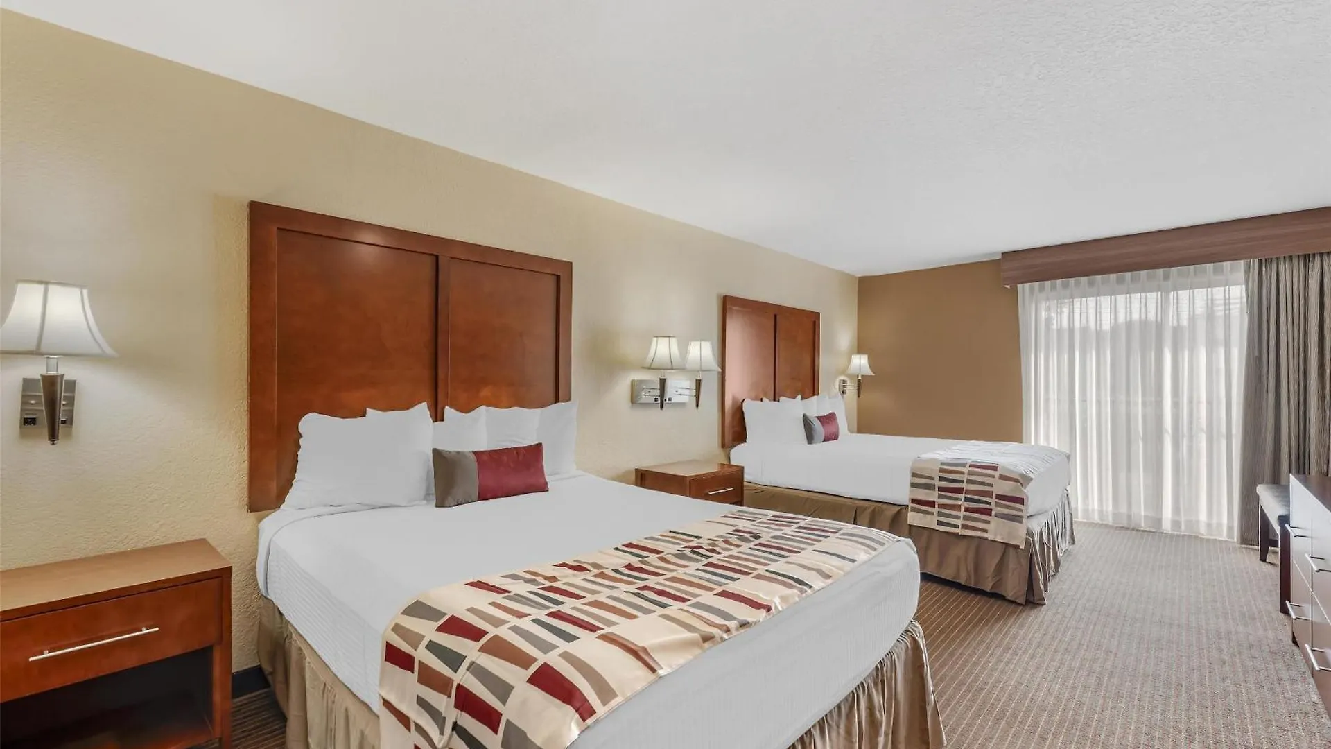 15 Business Hotels Close to Witte Museum San Antonio