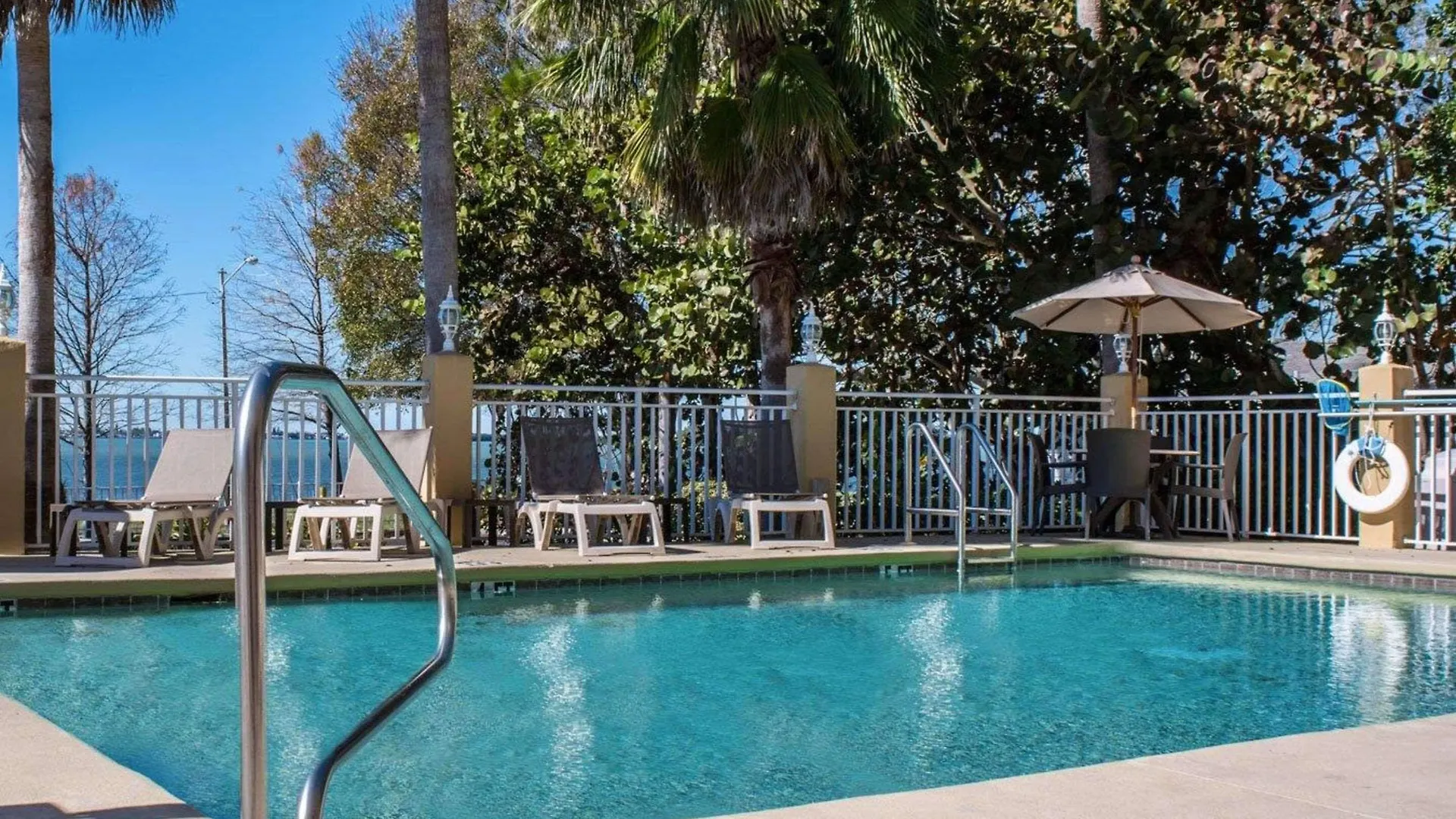 11 Airport Hotels Near Dunedin Fine Art Ctr That Deliver