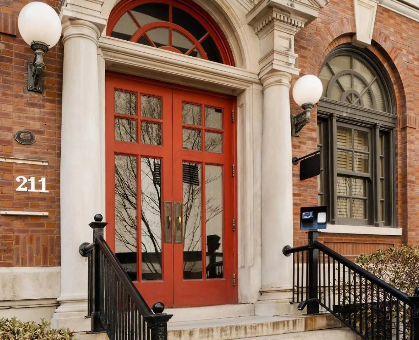 Staying In Nashville Broadway: 6 Four-Star Hotels Compared