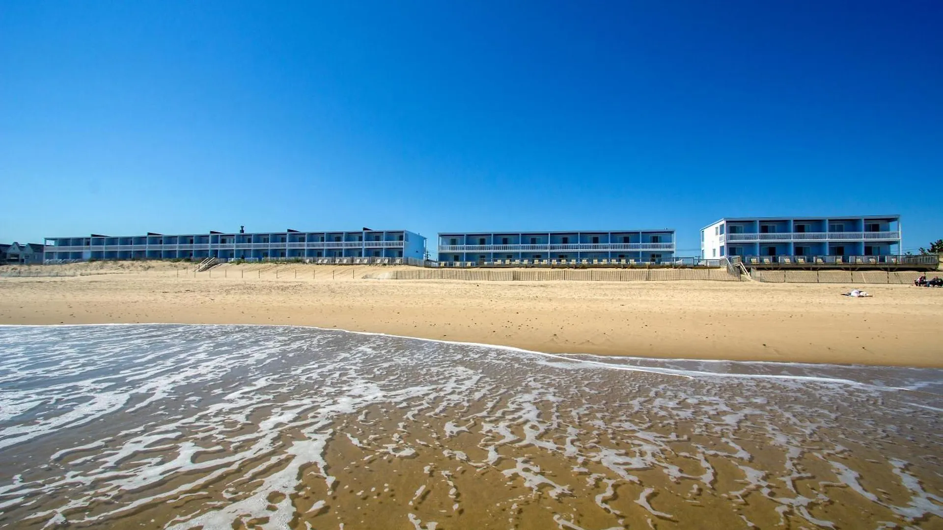 4 Beach Hotels Close to Lee Koppelman Nature Preserve
