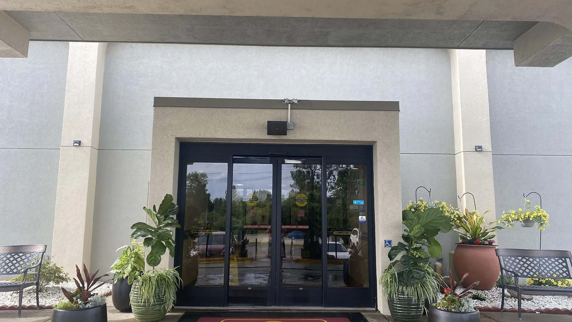 Where to Stay Near Indian Trails Golf Course: 5 Top Hotels