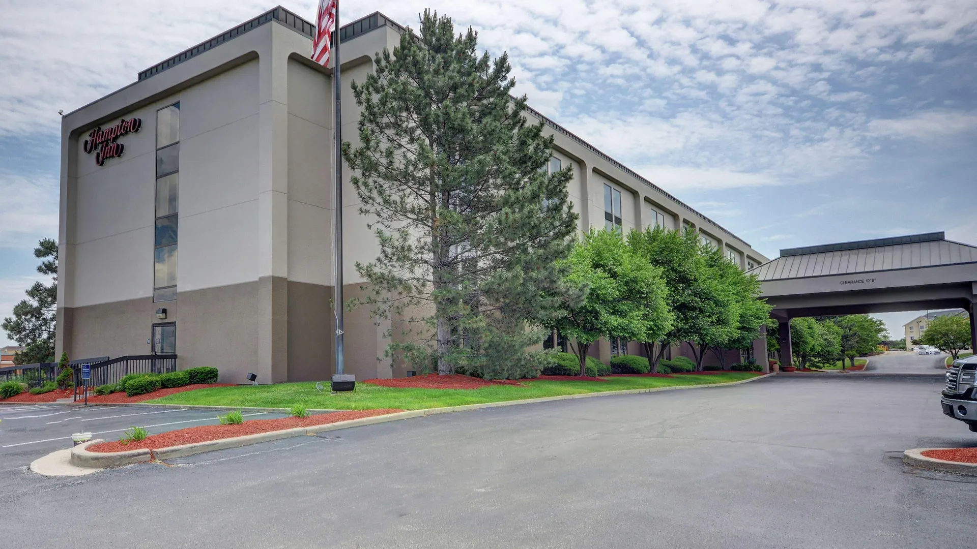 4 Cheap Hotels Near Hannah House That Deliver Real Value