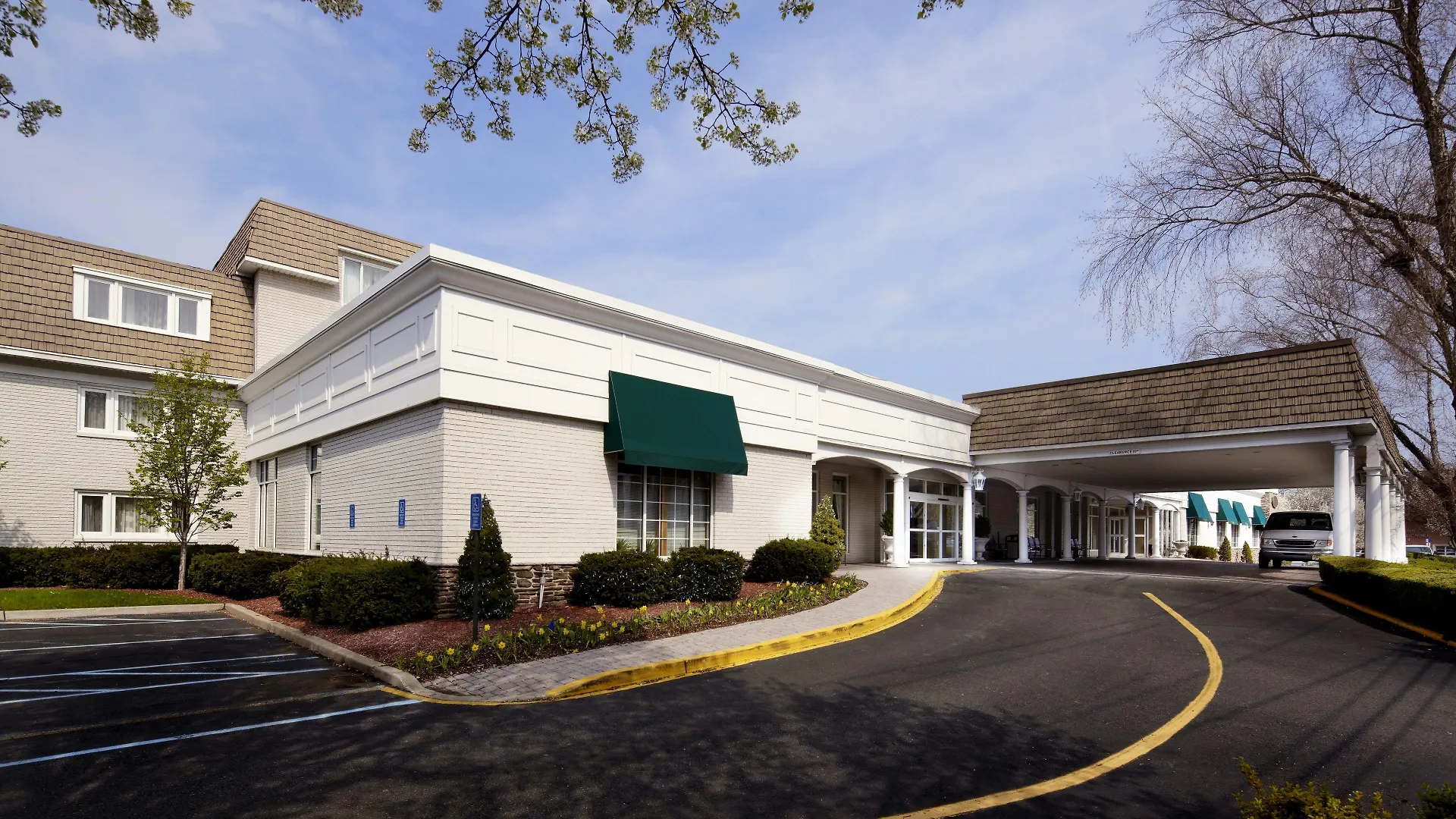 Staying Near Fort Tryon Park: 4 Business Hotels Compared