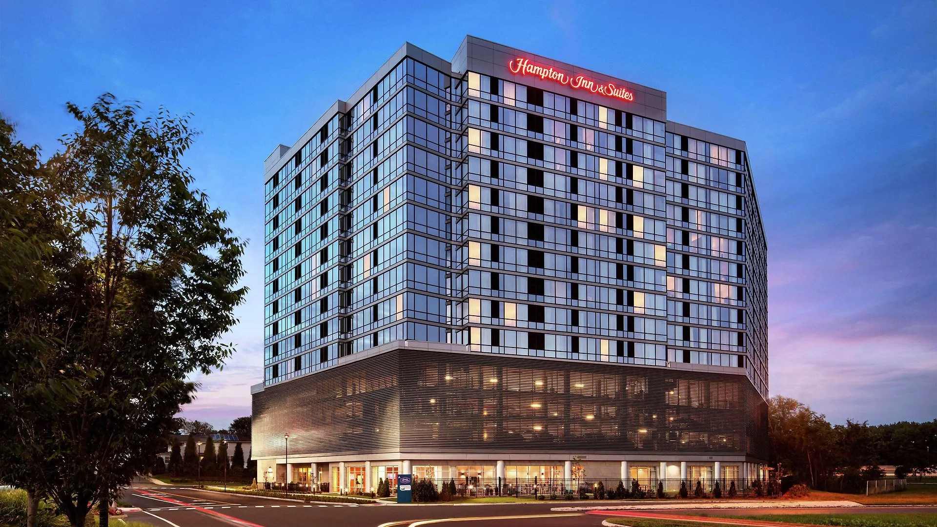 4 Smart Airport Hotels Near Fairleigh Dickinson University