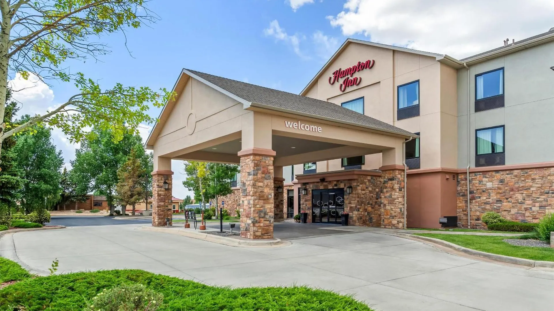 5 Design Hotels Near War Memorial Stadium That Deliver