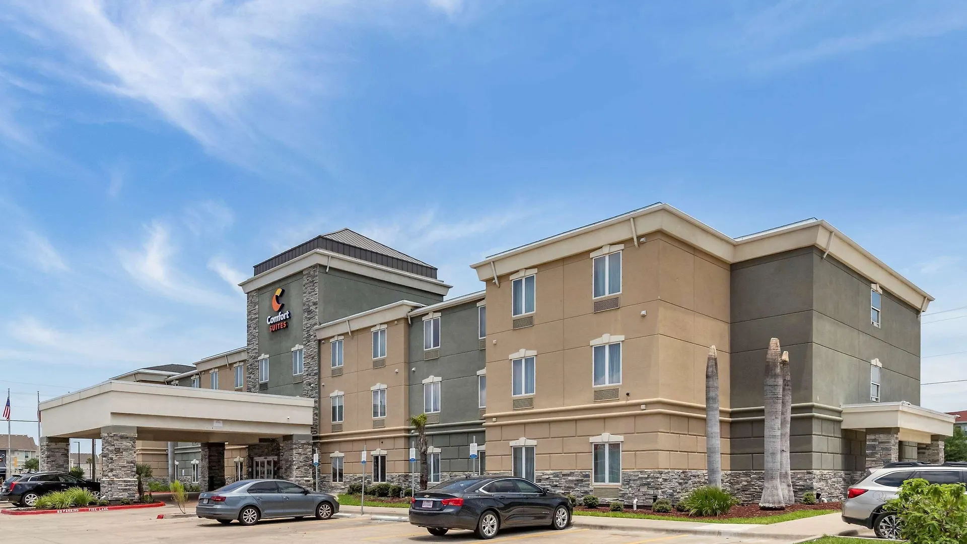 Staying Near Collier Park: 4 Three-Star Hotels Compared