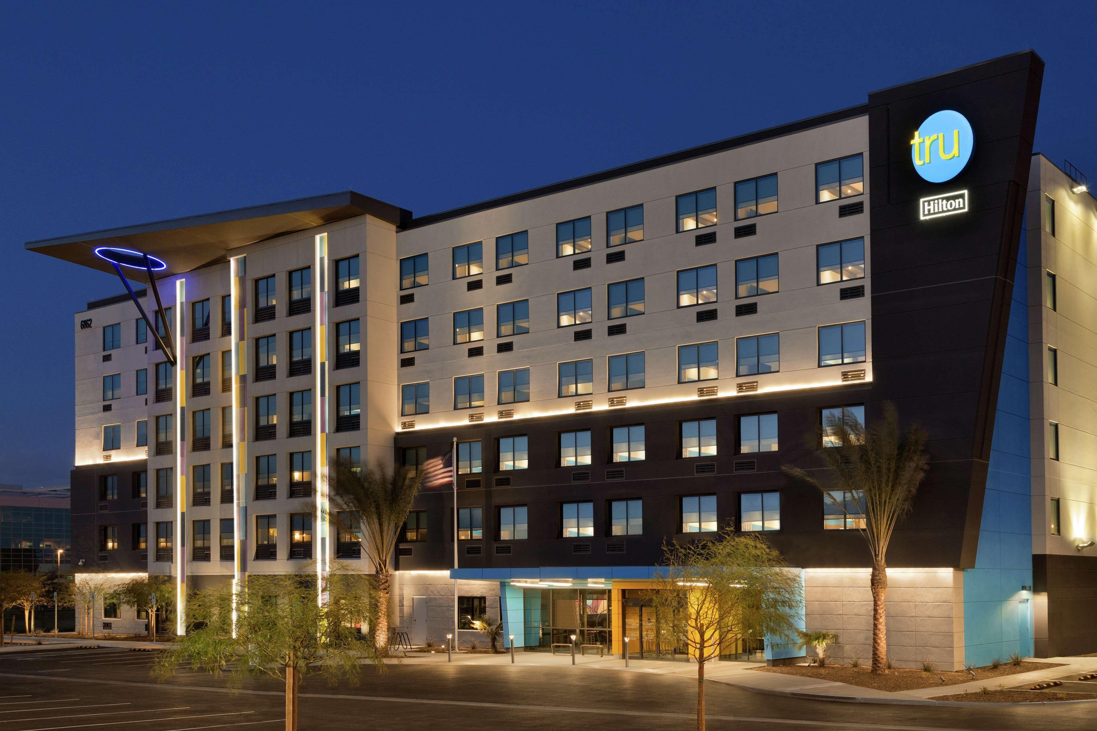 South Las Vegas Strip: 5 Three-Star Hotels Compared