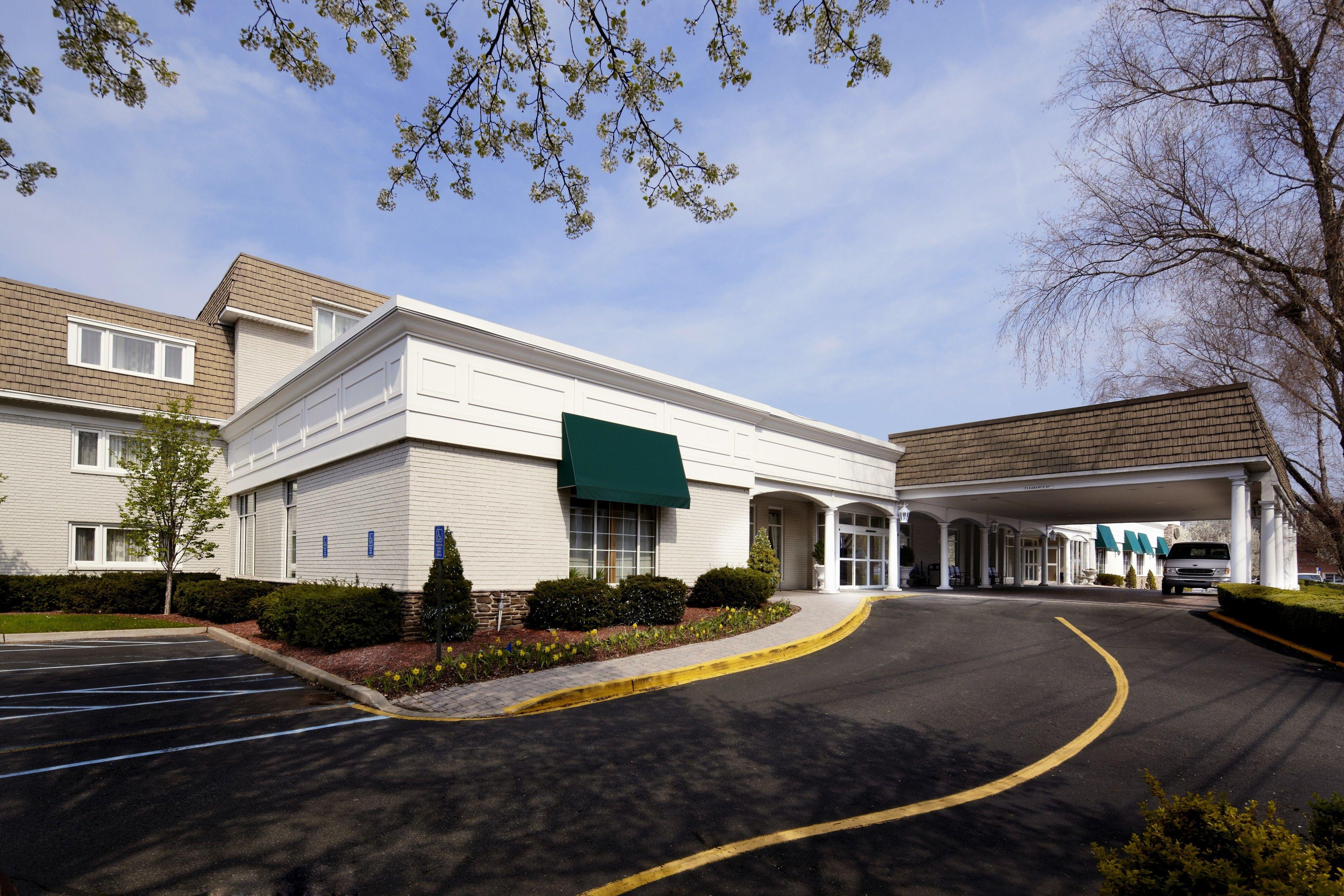 Staying Near Fort Tryon Park: 4 Business Hotels Compared