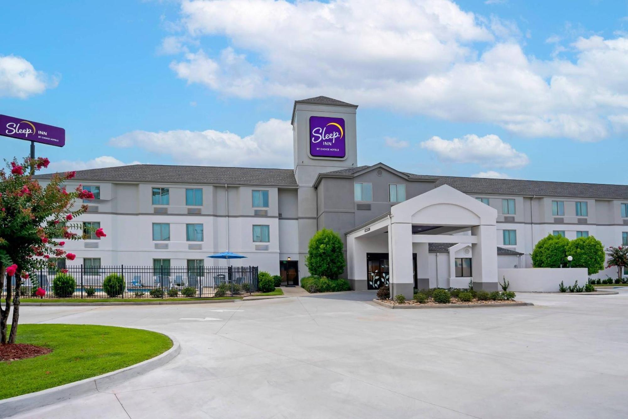 7 Smart Business Hotels Near N Sherwood Forest Park to Book