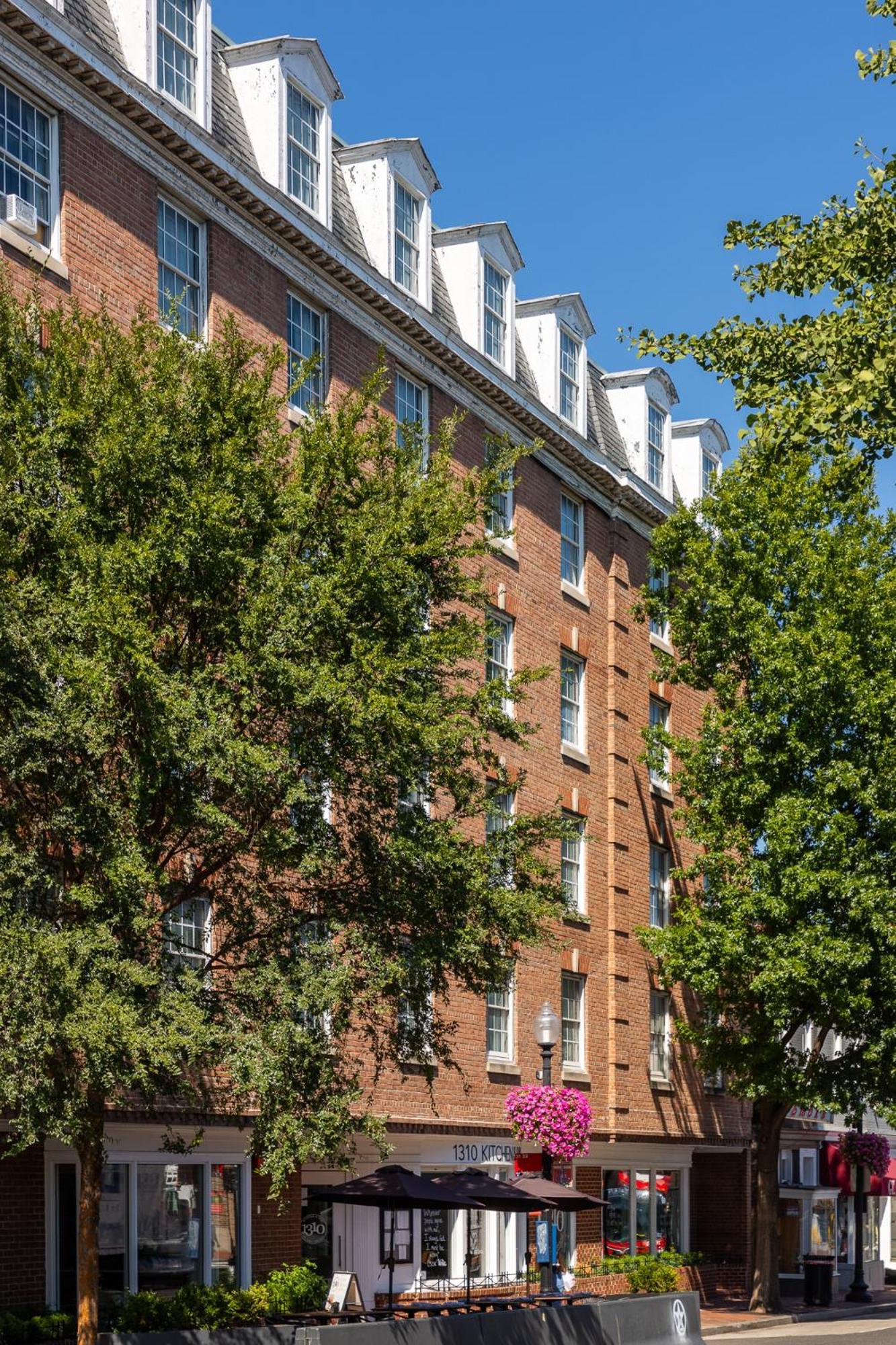 4 Airport-Convenient Hotels to Book in Billstedt, Hamburg