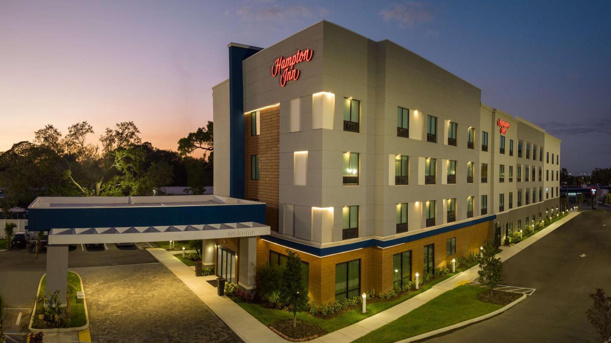 4 Top-Rated Hotels Close to Duncan McClellan Gallery